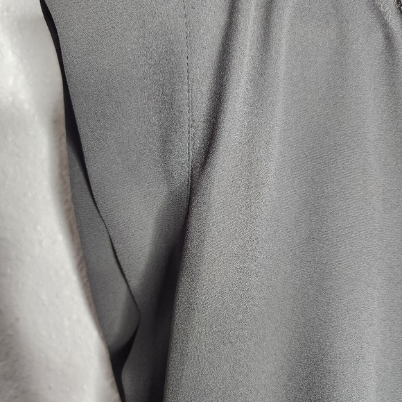 Pleione Chloe Split Neck Pleated Back Top in Green Size XS - Picture 4 of 7